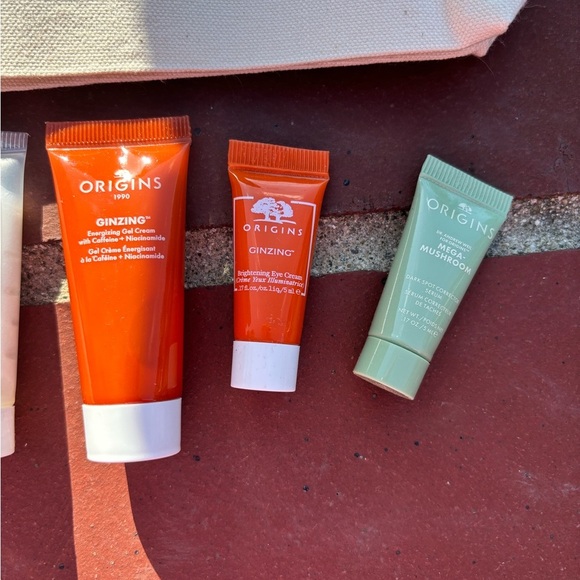 Origins Skincare Set with Cream Pouch - Picture 3 of 6